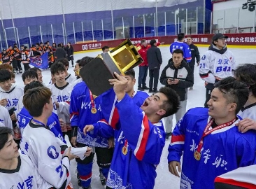打破东北老大哥垄断 北京冰球夺全锦赛冠军