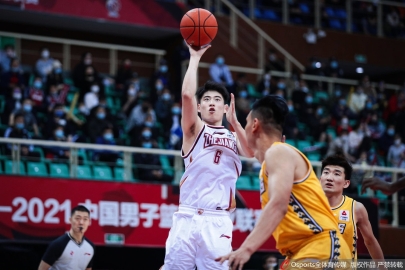 离谱！18投14铁5犯4失误 他证明自己替不了吴前