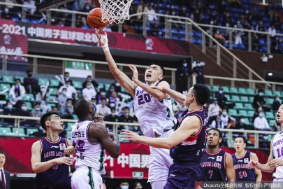 高诗岩24+7+6山东淘汰广州进八强 将对阵新疆
