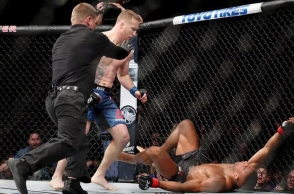 UFC on ESPN ：加瑟基拼拳2分半KO巴博萨