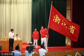 孙杨任全运会浙江团旗手 返杭州晒日常训练图