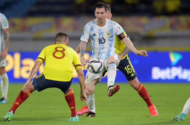 世预赛-梅西中楣 阿根廷丢2球遭哥伦比亚绝平