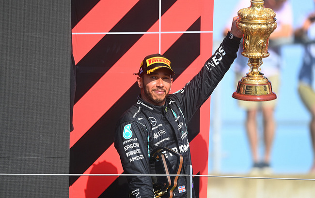 F1英国站汉密尔顿开场引红旗 被罚10秒仍夺冠