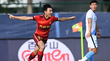 中超-张威进球鲍亚雄多次扑救 河北队1-0大连人