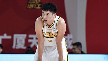 广州队两年合同签下李京龙 郭凯获得三年顶薪