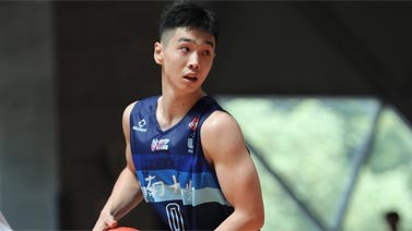 杜锋外甥佟佳俊转会至广州 张知垚升入上海一队