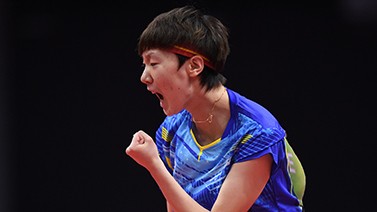 王曼昱4-0横扫孙颖莎 首夺全运会乒乓球女单金牌
