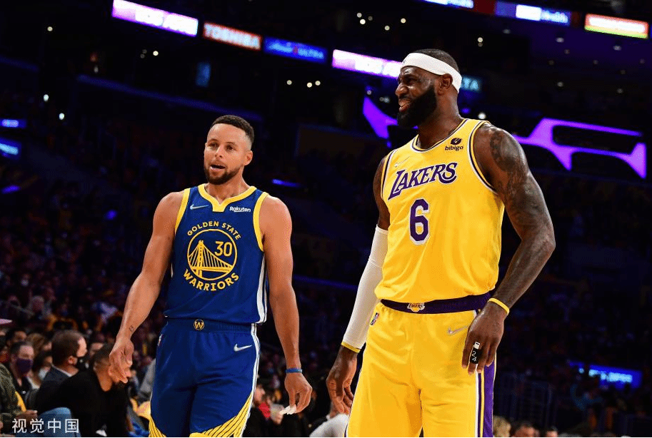 NBA-库里三双勇士逆转 詹姆斯34分湖人难一胜
