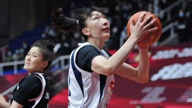 WCBA揭幕战 夺冠热门四川女篮战胜江苏取得开门红