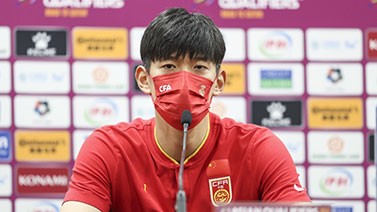 颜骏凌力压武磊当选最佳球员 称赞国足成熟有进步