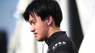 F2沙特站冲刺赛第2回合皮亚斯特里夺冠 周冠宇P8