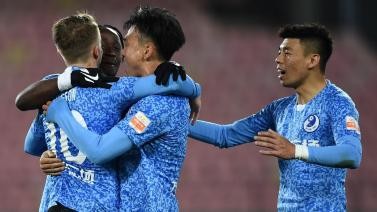 拉尔森任意球破门 大连人1-0战胜河南嵩山龙门