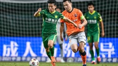 中超-卡尔德克张玉宁破门晋鹏翔红牌 国安2-2深圳