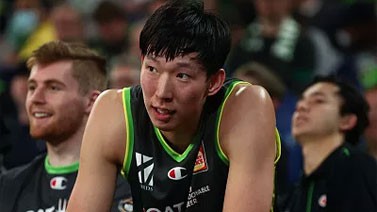 周琦与凤凰队合同有NBA跳出条款 目前专注澳洲联赛