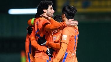 中超-费莱尼破门 山东泰山2-0河北提前三轮夺冠