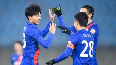 汪海健替补双响曹赟定神仙球 申花3-0胜河南