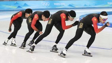中国速度滑冰队首次训练 宁忠岩等现身“冰丝带”