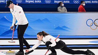 冬奥会混双冰壶英国队开局偷到三分 8比4力挫美国