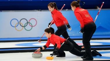 冬奥女子冰壶中国队单局三分 力挫英国夺第三胜