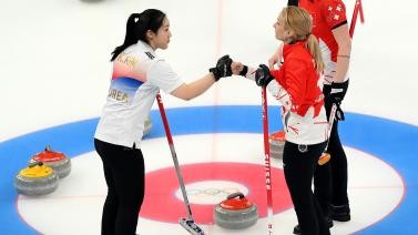 冬奥女子冰壶瑞士8比4击败韩国 提前晋级四强