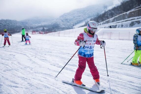 超级定点滑雪公开赛鳌山站比赛在北京冬奥会期间举行