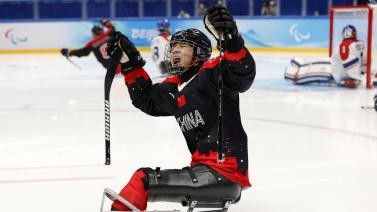残奥冰球小组赛 中国队5-2大胜捷克队迎两连胜