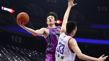 CBA-伯顿39+8丁彦雨航23分 天津5人上双逆转山东