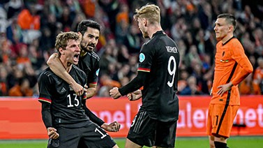 热身-穆勒进球贝尔温连场破门 德国1-1客平荷兰