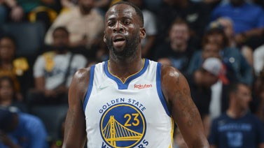 NBA官宣：追梦-格林因作出不当手势被罚25000美元