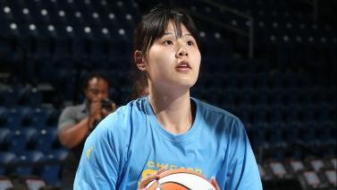 WNBA上演中国德比：李月汝2分3篮板 韩旭10分