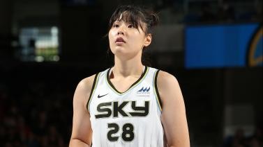 WNBA-李月汝出场12分钟贡献2分3篮板 天空轻取火花