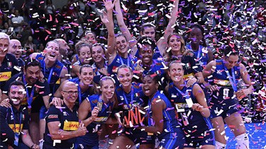 女排世联赛-意大利横扫巴西首次夺冠 中国队获第六