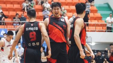 CBA夏联：许梦君14.1秒三分准绝杀 江苏1分胜广州