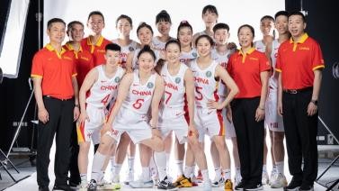 距离世界杯开赛2天！FIBA曝光中国女篮12人大合照