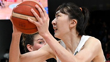 小组第二晋级八强 中国女篮26分优势击败比利时