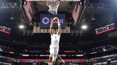 马刺主场力擒森林狼取连胜 凯尔登25分唐斯26+11