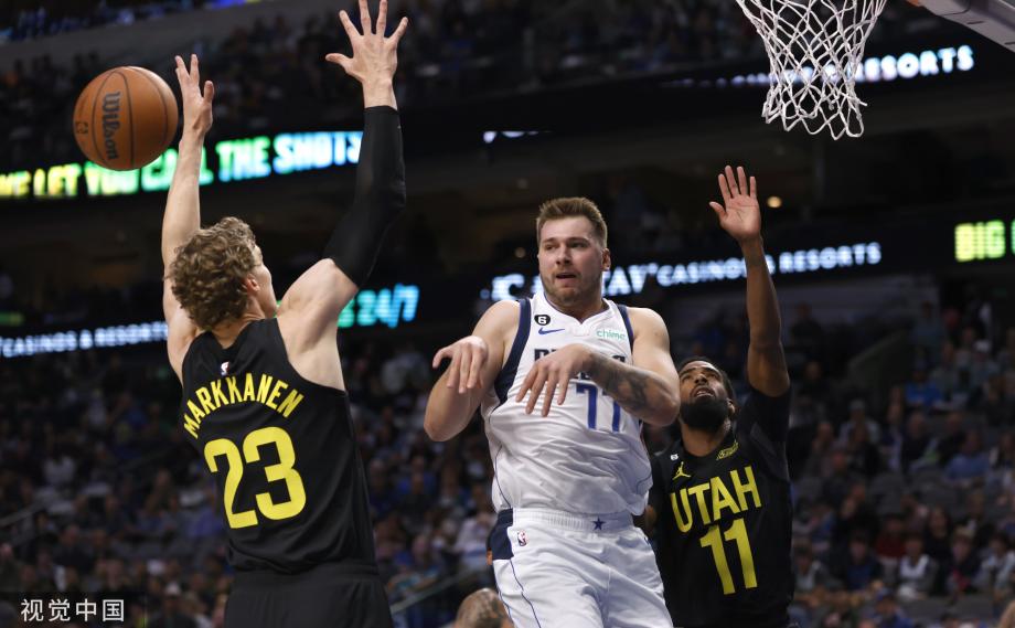 [图]NBA-东契奇33+11伍德21分 独行侠103-100爵士