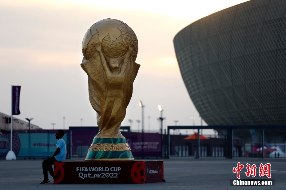 当地时间11月17日，2022卡塔尔世界杯卢塞尔体育场外景。 <a target='_blank' href='/'>中新社</a>记者 富田 摄 　