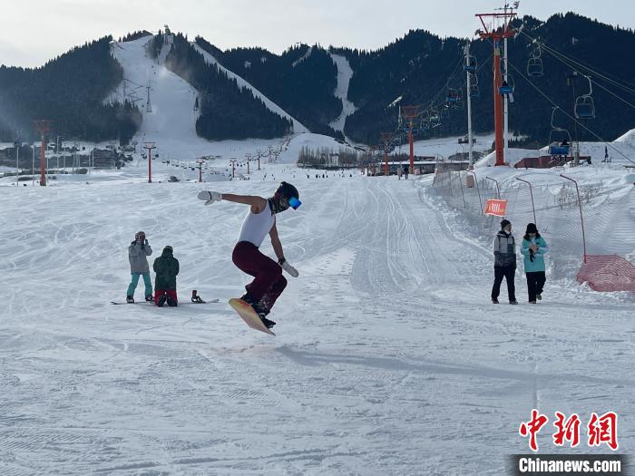 乌鲁木齐冰雪“首滑”正式开启