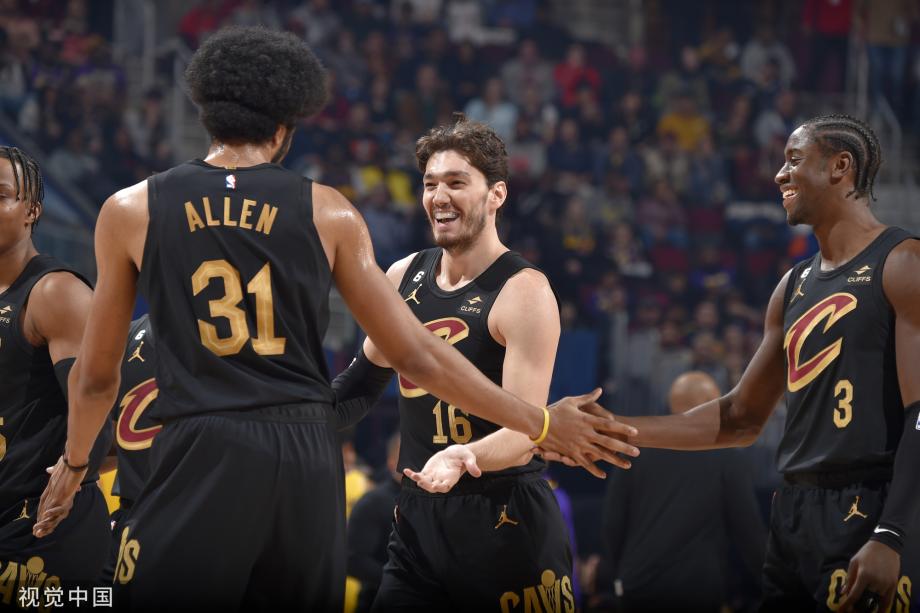 [图]NBA-米切尔43分詹姆斯21+17 湖人不敌骑士