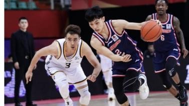 易建联18+11郭艾伦仅4分 广东终结辽宁4连胜