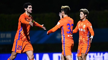 中超-克雷桑大四喜费莱尼双响 泰山8-0狂胜深圳