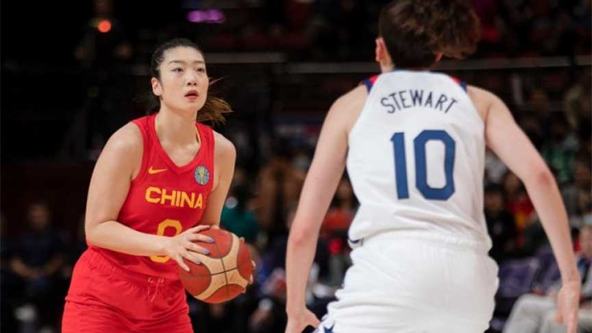 李梦被球迷评选为亚洲年度最佳女子篮球运动员