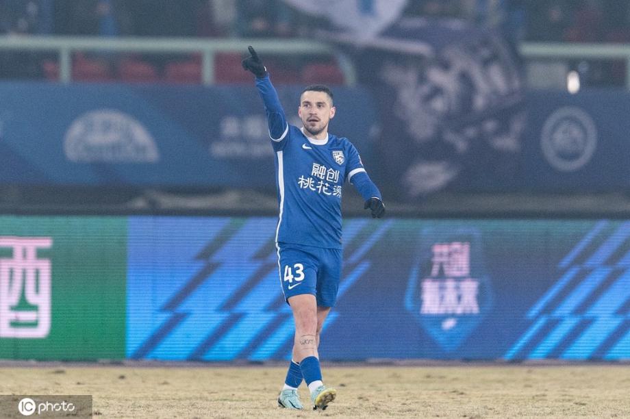 [图]斯坦丘世界波戴维森点射 武汉三镇2-0浙江队