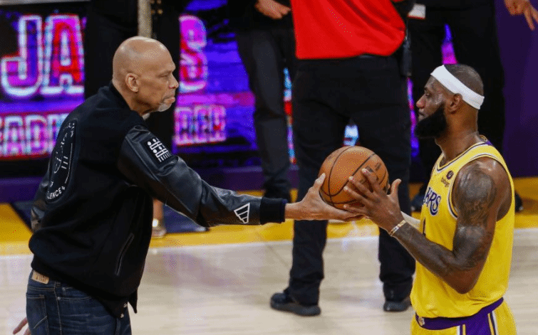 NBA常规赛：詹姆斯打破NBA历史得分纪录