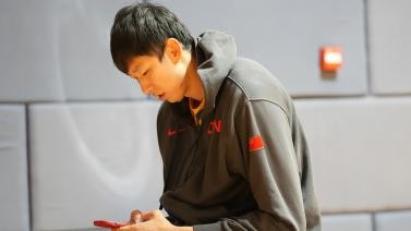 周琦：为国出战是至高荣誉 目标争取两战全胜