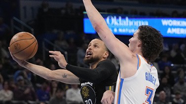 库里空砍40+6+7吉迪大三双 勇士不敌雷霆遭两连败