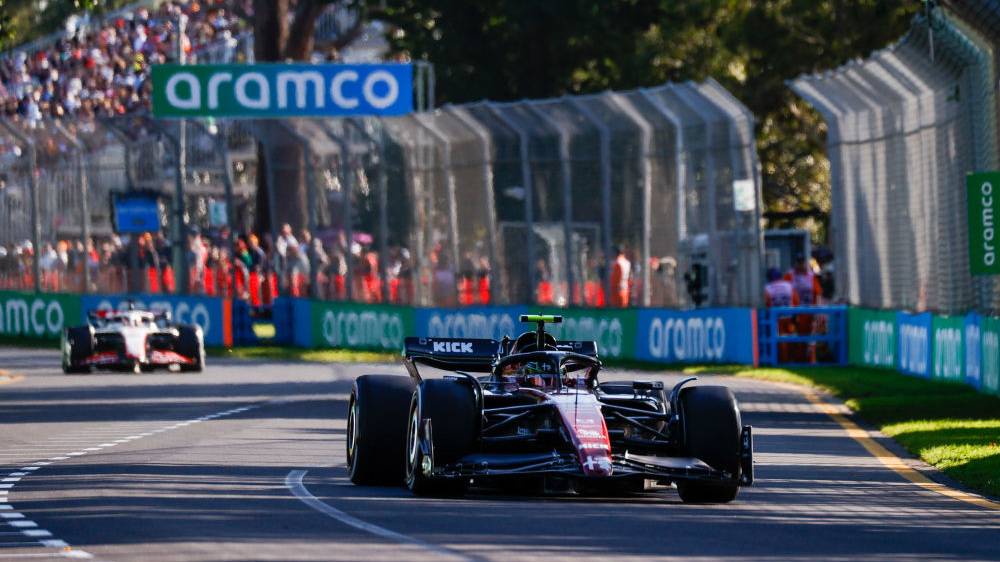 F1澳大利亚大奖赛：维斯塔潘夺冠 周冠宇新赛季首拿积分