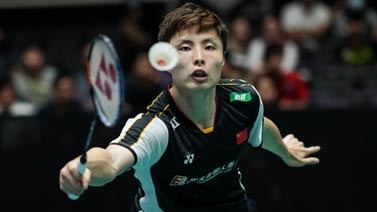 新加坡羽毛球赛：石宇奇战胜乔纳坦 双塔组合一轮游