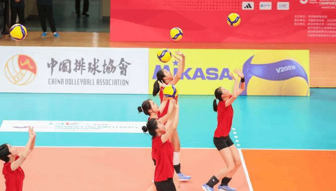 中国U16女排国家队浙江德清训练 奥运冠军点赞场馆